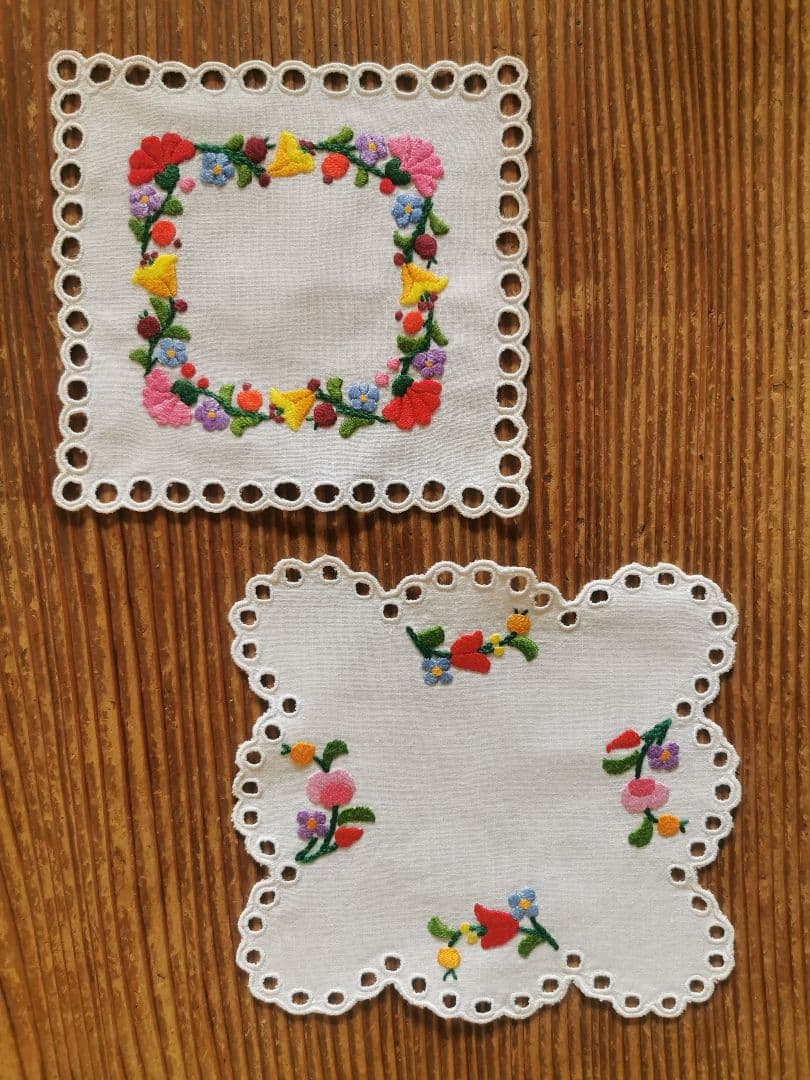 Antique Kalocsa Hungarian Embroidery Scallop Eyelet Linen Doily Mat 2pc Set - 1