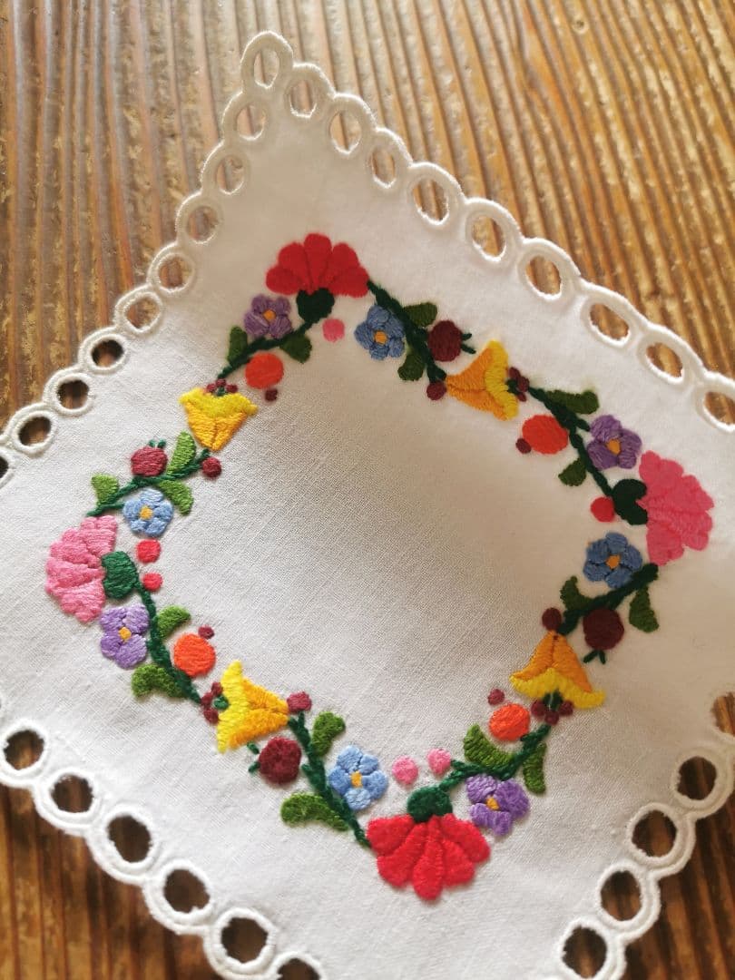 Antique Hungarian Kalocsa Embroidery Eyelet Scalloped Doily Linen Cotton White - 1