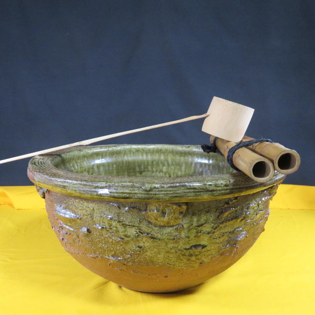 Shigaraki Ware Tsukubai Water Basin Hand Wash Bowl Green Glaze Bamboo Ladle - 1
