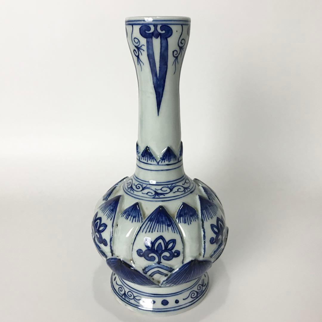Qing Dynasty Blue White Lotus Petal Vase Chinese Porcelain - 1