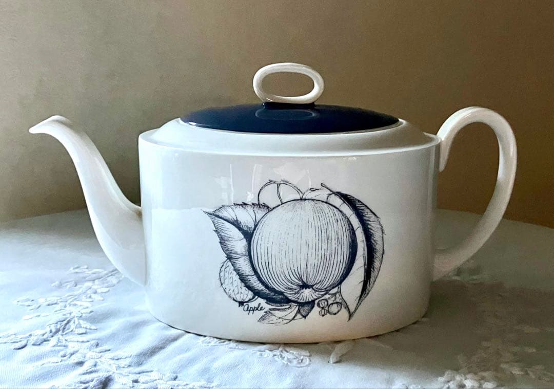 Wedgwood Susie Cooper Black Fruit Teapot Bone China Blue Lid - 2