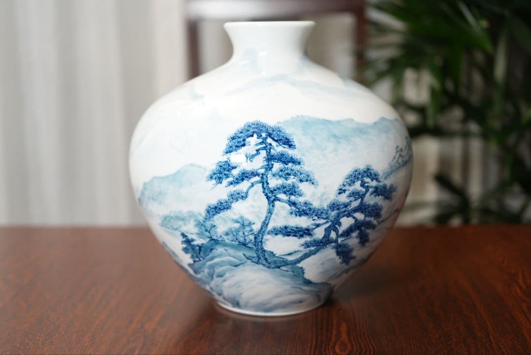 Fujii Kinsai Arita Ware Sansui Vase Pottery White Blue Pine Motif - 1